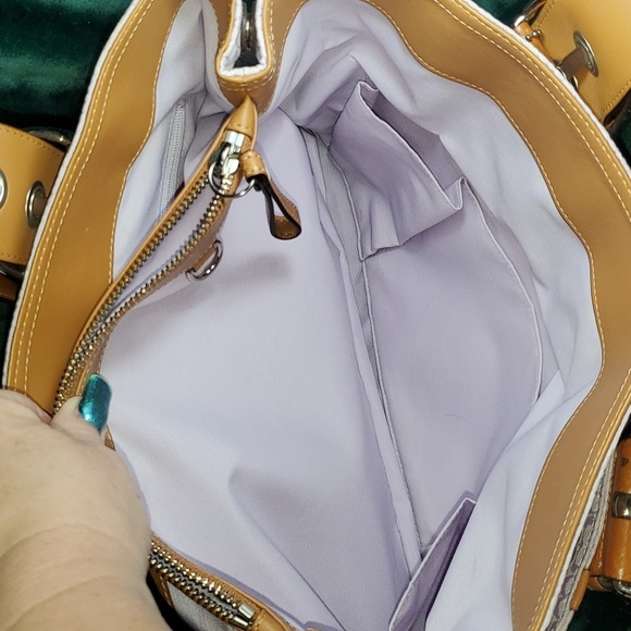 Coach purse W/matching wallet - Picture 16 of 16